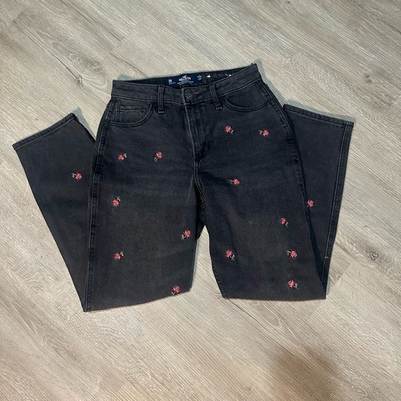 Hollister Black Skinny Leg Jeans with Embroidery Size 0 ❤️🔥 - Picture 2 of 7